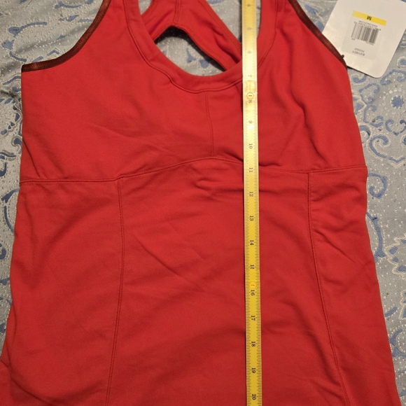 Oakley Red Sports Tank Top With Shelf Bra - Picture 12 of 13